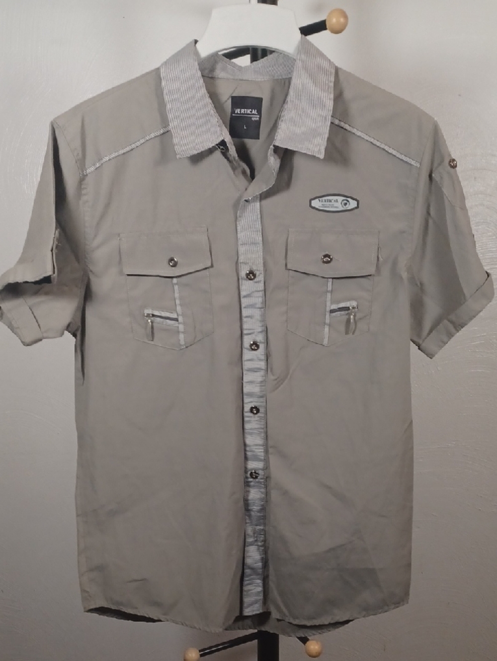 Vertical Sport Short Sleeve Button Down Size Large
